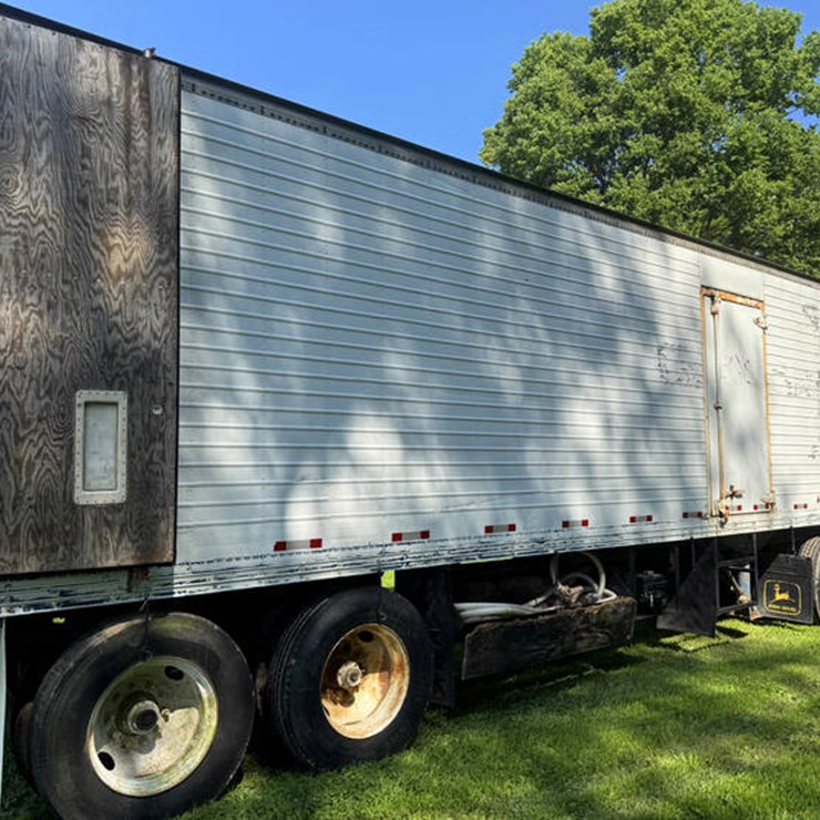 #1433 • 1976 TEMPTE 34’ VAN BODY STORAGE TRAILER