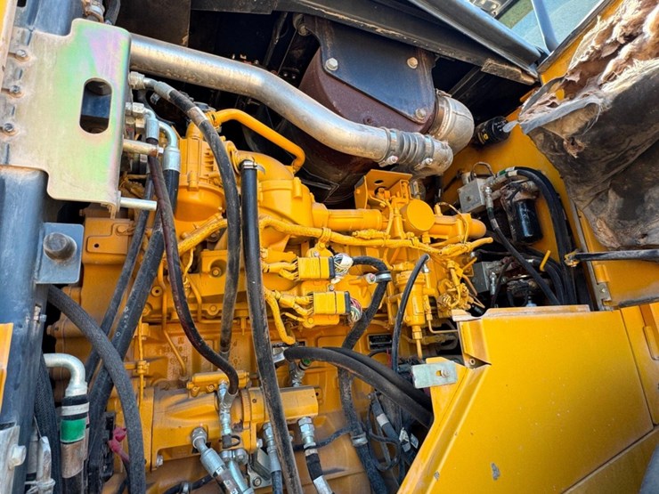 2013-deere-824k-image-31