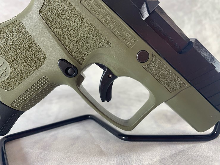 #4379-•-beretta-apx-a1-carry-9mm-luger-pistol,-sn:-axc157653-image-9