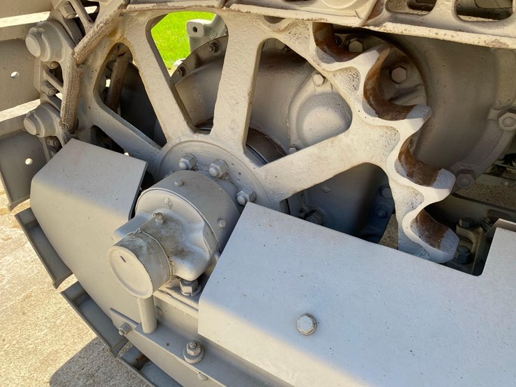 caterpillar-30-ag-crawler-image-10