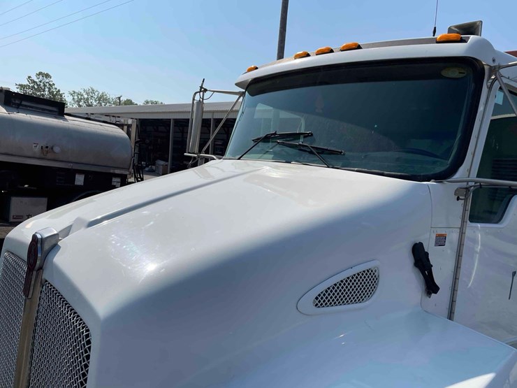 2004-kenworth-t300-single-axle-dump-truck-image-3
