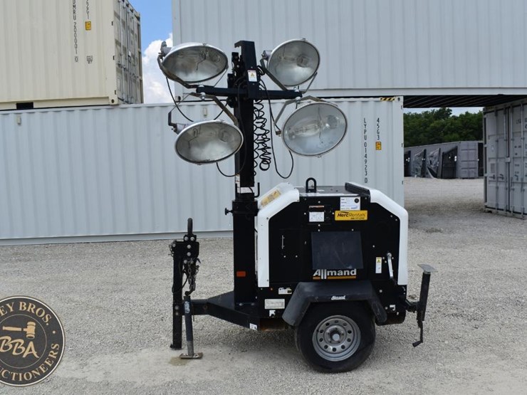 2019-allmand-bros-night-lite-v-series-image-2