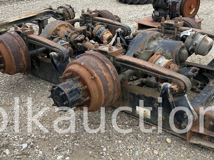 11254---rear-chassis-w/-front-axle-from-a-(2005)-freightliner-semi-image-1