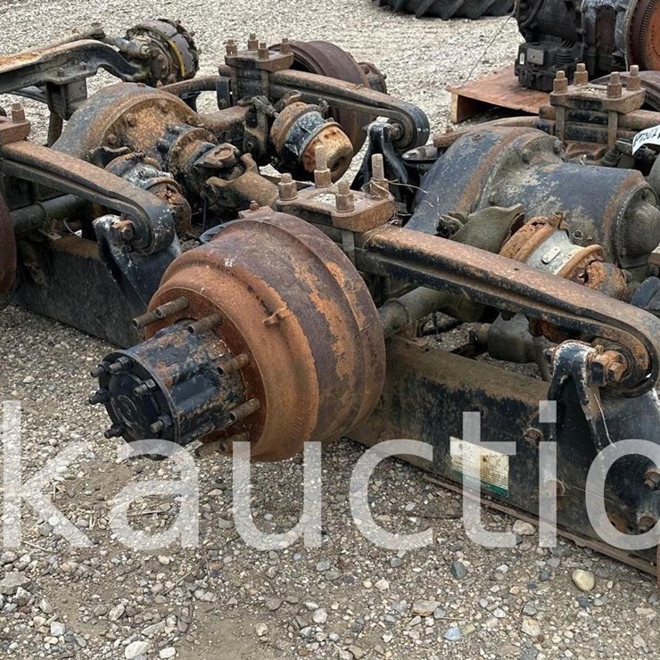 11254 - REAR CHASSIS w/ FRONT AXLE FROM A (2005) FREIGHTLINER SEMI