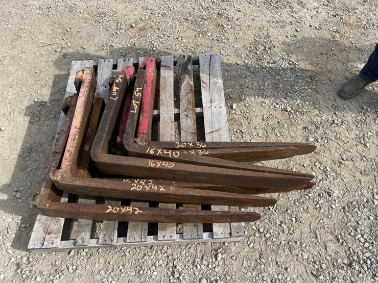 4-sets-of-pallet-forks-image-2