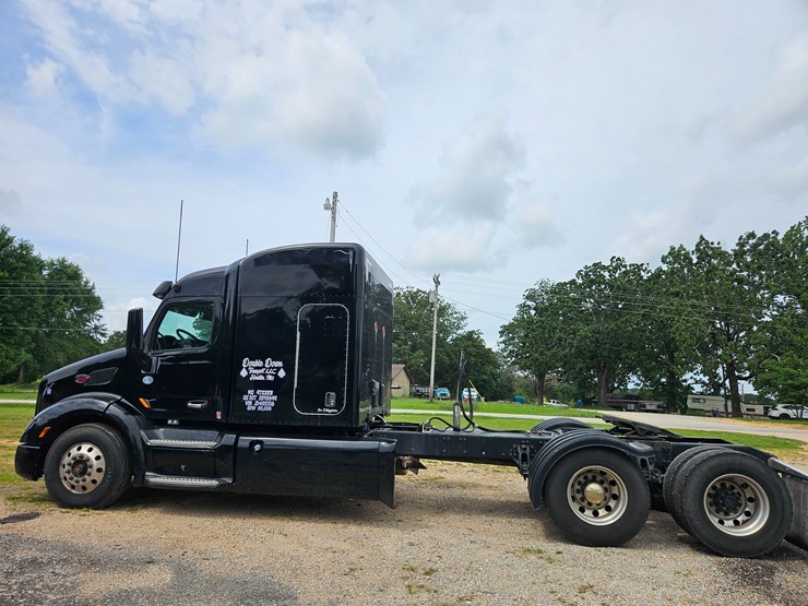 2018-peterbilt-579-image-9