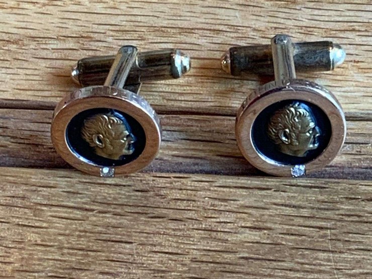 john-deere-service-cuff-links-image-1
