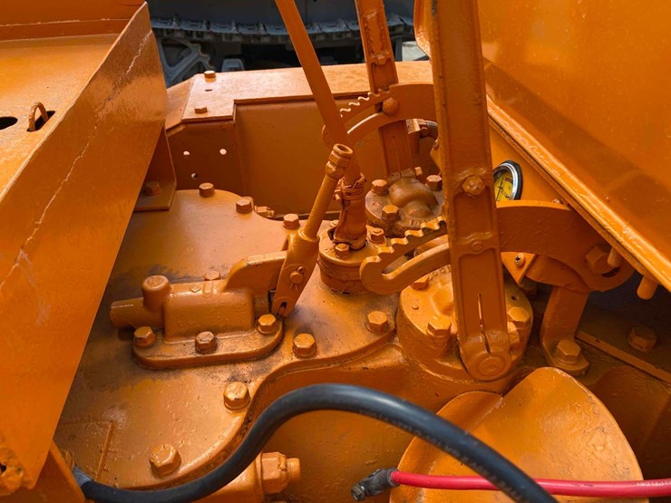 oliver-ag-6h-ag-crawler-image-21