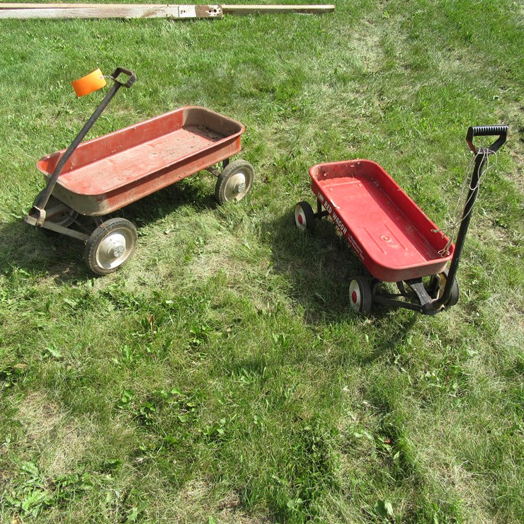 #8867 • (2) Red Wagons