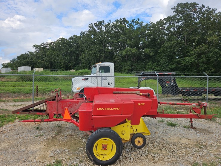 new-holland-310-image-9