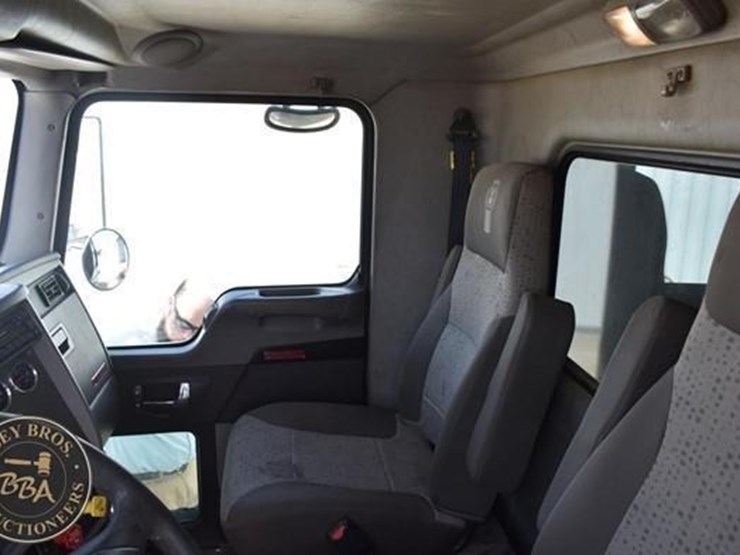 2012-kenworth-t370-image-60