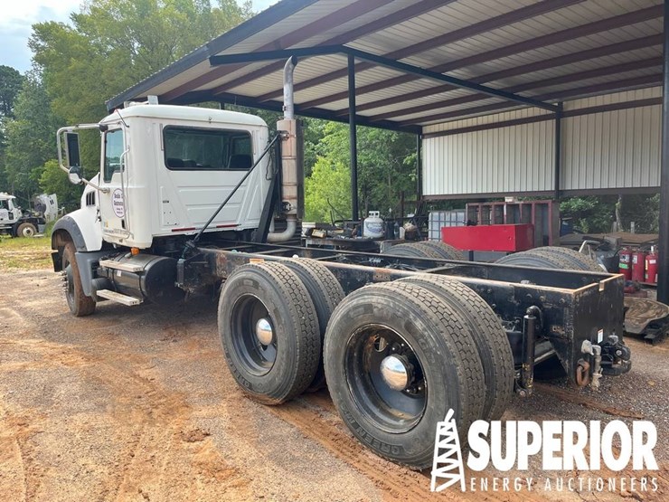 (x)-(11-1)-2009-mack-gu713-t/a-truck-tractor-w/-da-image-3