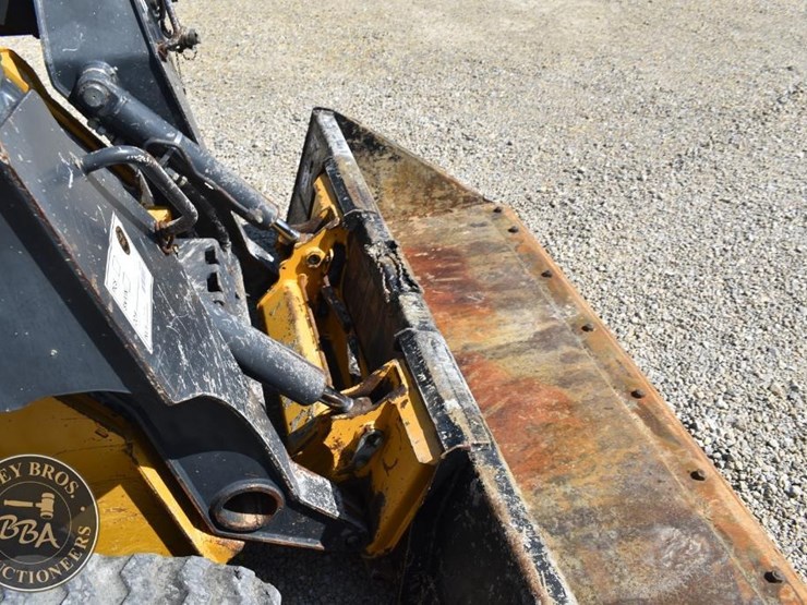 2019-deere-325g-image-45
