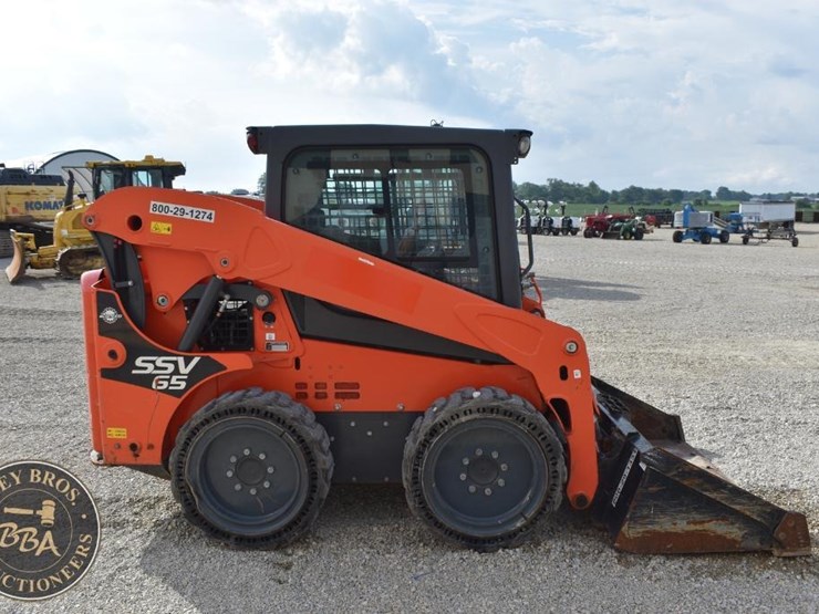 2020-kubota-ssv65-image-19