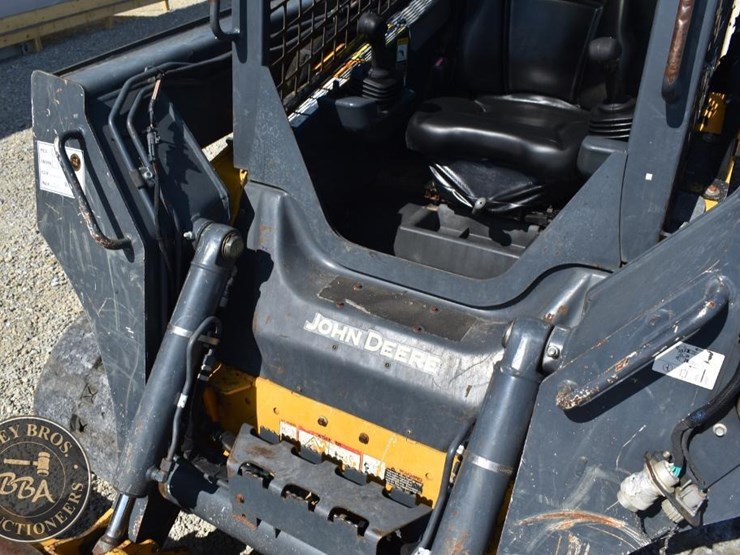 2019-deere-325g-image-34