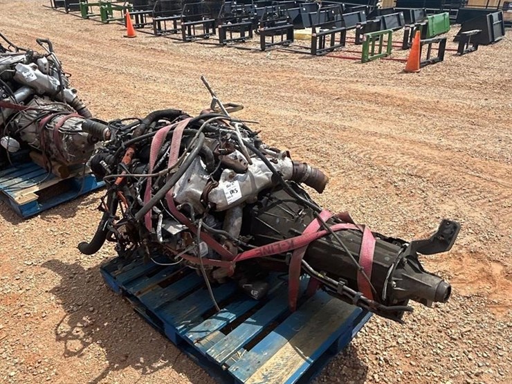 2012-duramax-8-cyl-diesel-engine-w/transmission-image-2