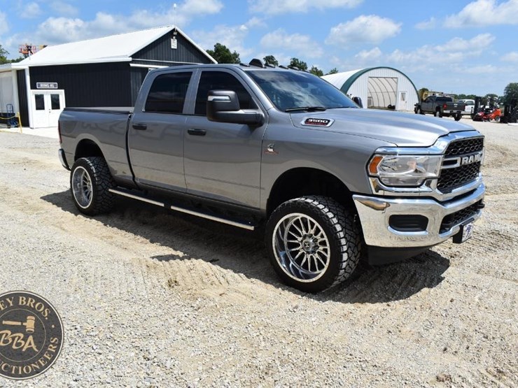 2024-ram-3500-hd-image-29