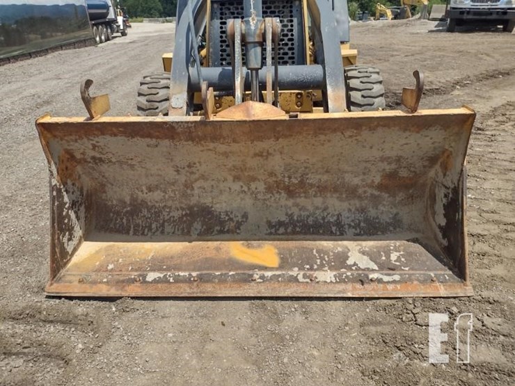 2010-deere-310j-image-15