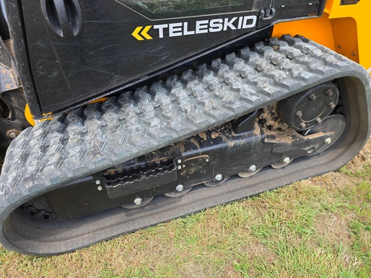2022-jcb-3ts-8t-image-21