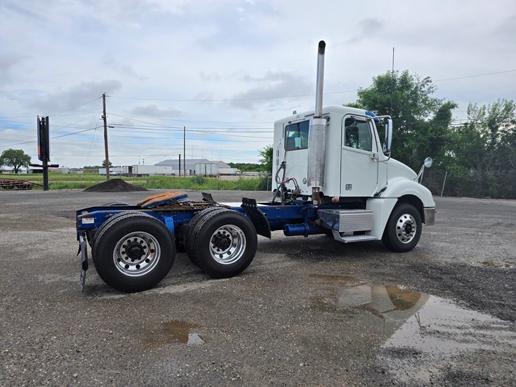 2018-freightliner-columbia-120-image-21