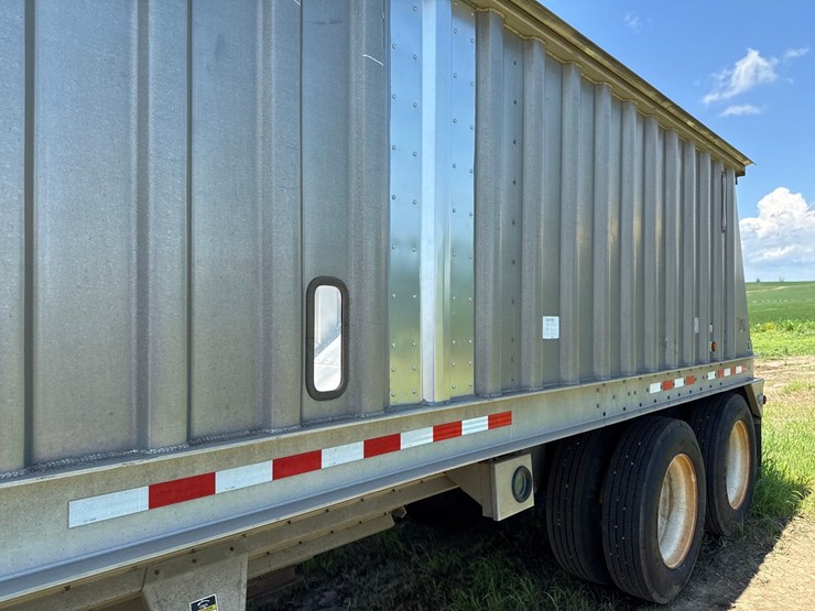 2009-dakota-aluminum-40ft-grain-trailer-image-11