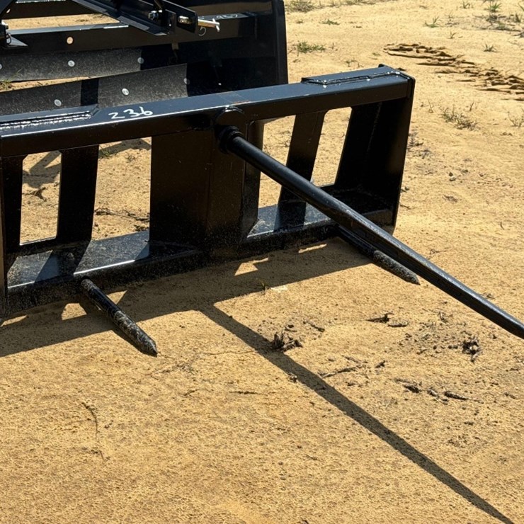 236 - NEW - QUICK ATTACH HAY SPEAR