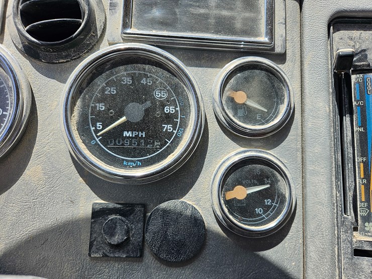 1995-ford-la9000-image-69