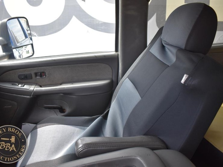 2003-chevrolet-silverado-2500-image-33