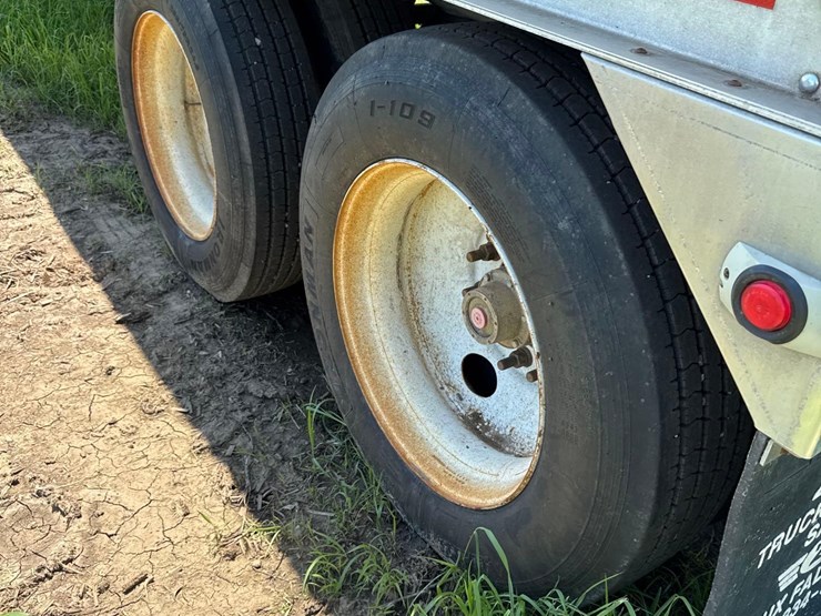 2009-dakota-aluminum-40ft-grain-trailer-image-9