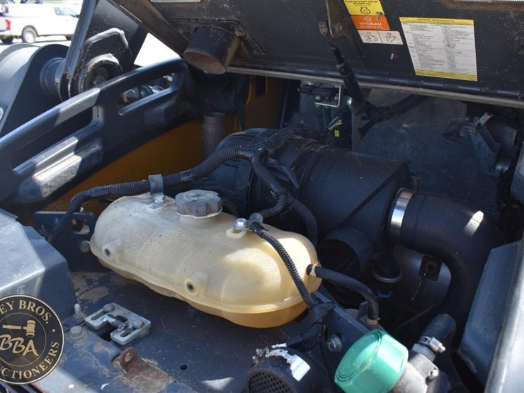 2019-deere-325g-image-39
