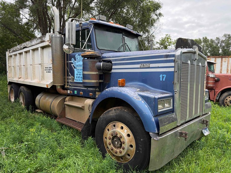 1983-kenworth-w900-image-1