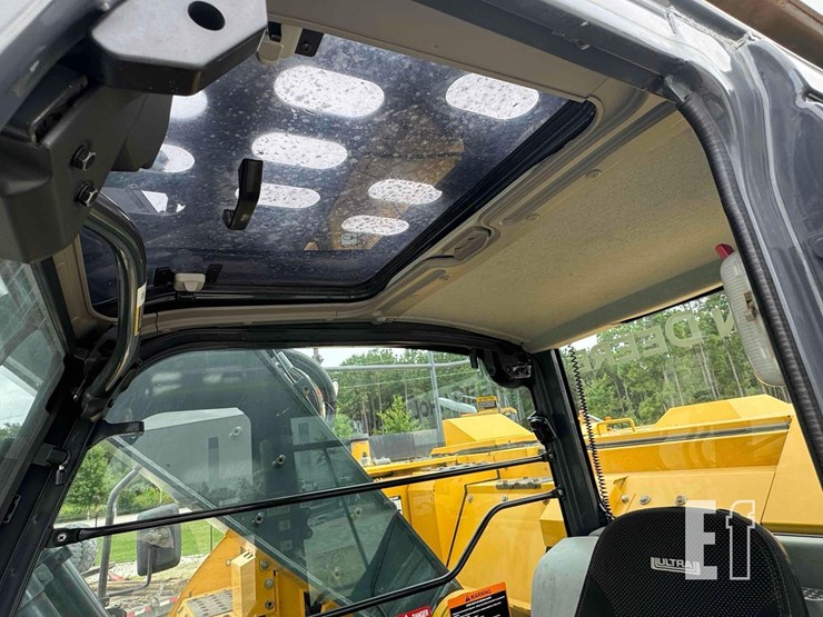 2021-deere-245g-lc-image-20
