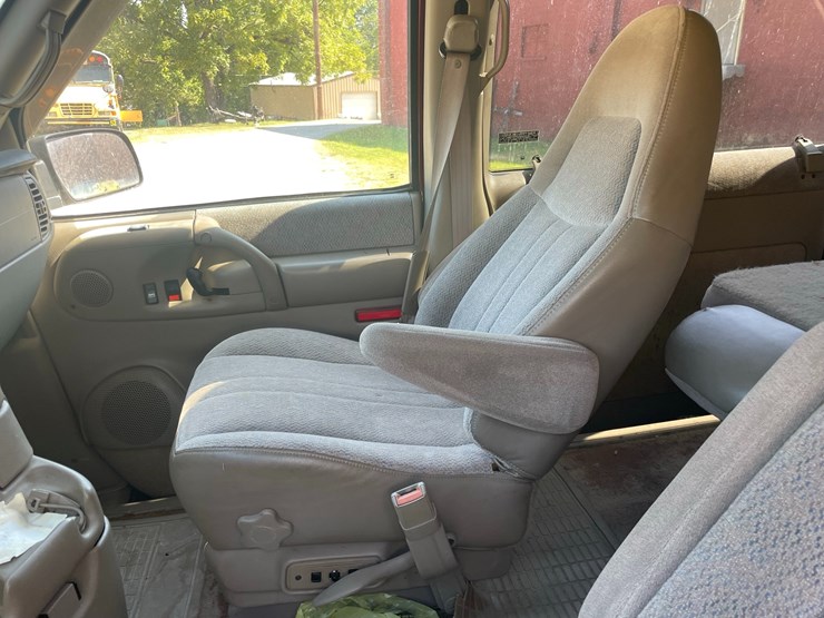 1998-chevrolet-astro-image-22