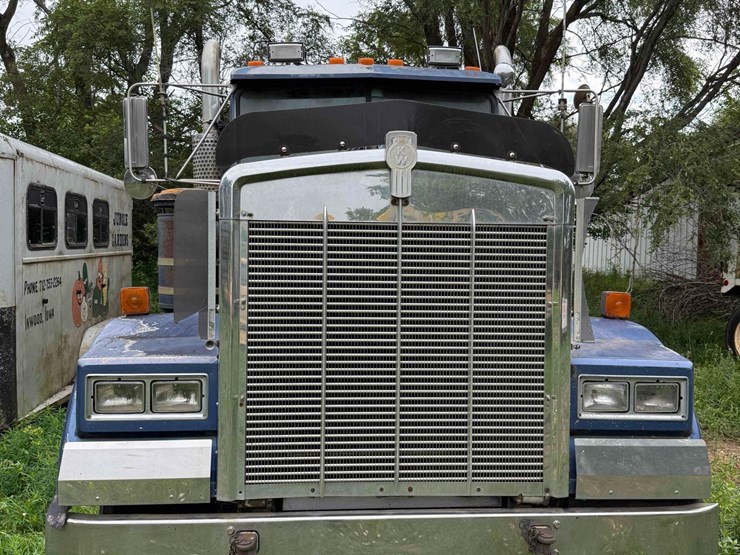 1983-kenworth-w900-image-3