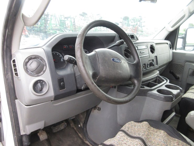 2011-utility-van-image-18