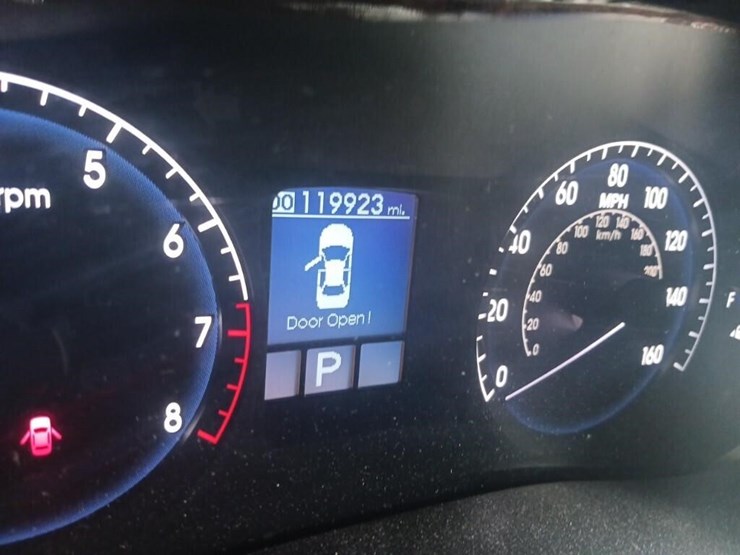 2009-hyundai-genesis-runs/moves-3.8l-v6-image-6