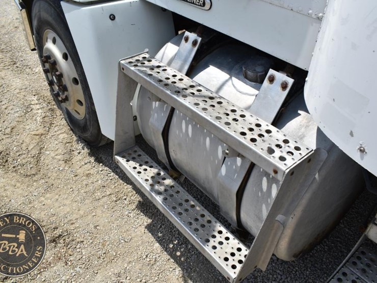 1999-freightliner-fld112-image-46