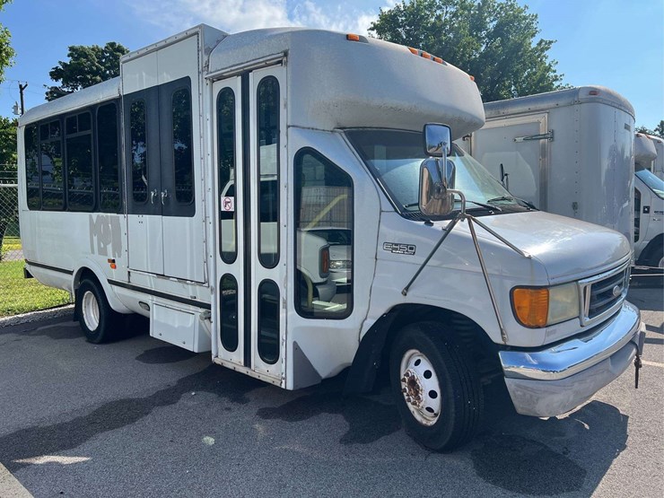 2003-ford-e450-image-1