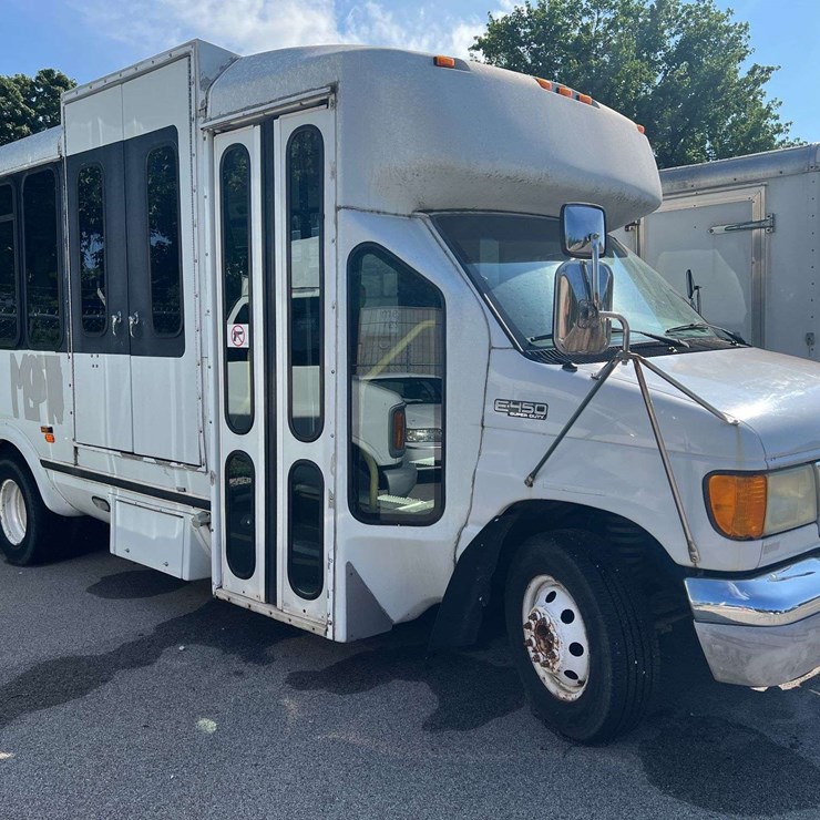 2003 FORD E450