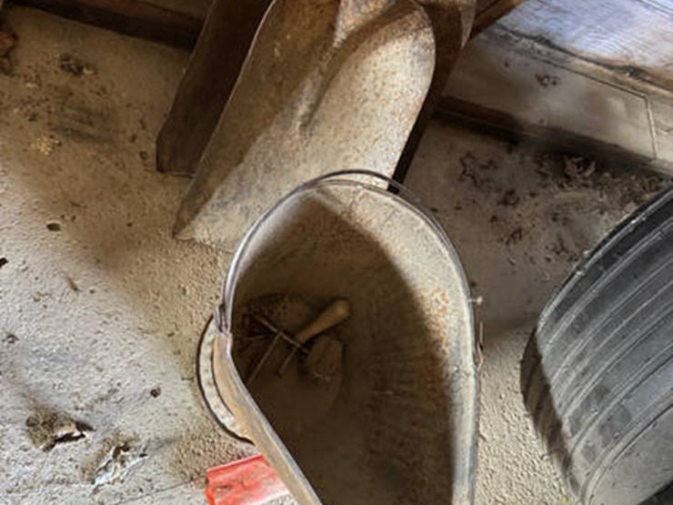 #1396-•-2-shovels-&-1-bucket-image-2