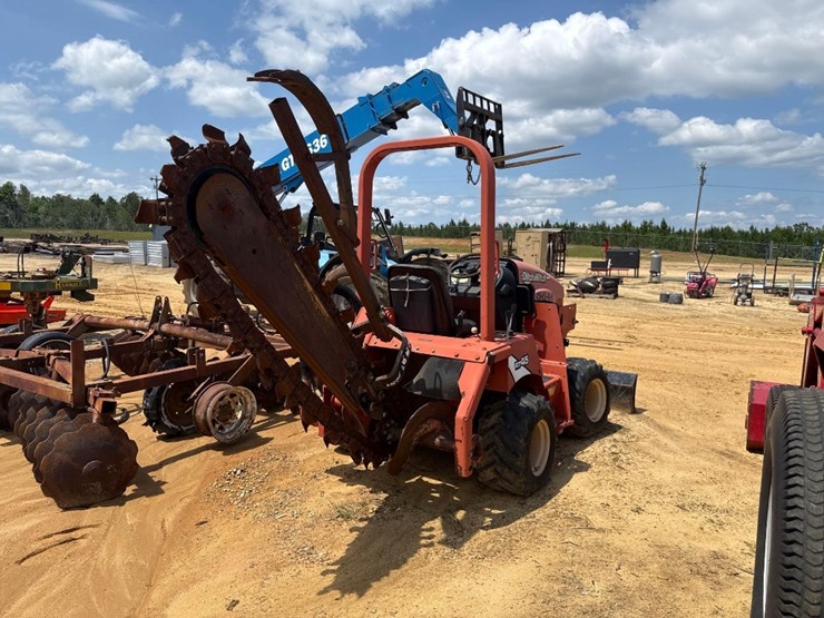 208---2015-ditch-witch-rt45-trencher-image-4