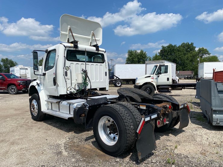 2014-freightliner-m2-image-7