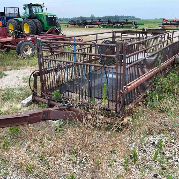 Hydraulic hi-lift hog trailer