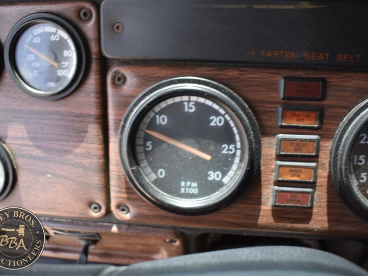1999-freightliner-fld112-image-62