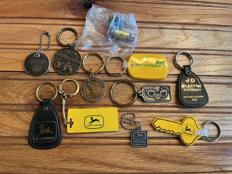 john-deere-keychains-image-1