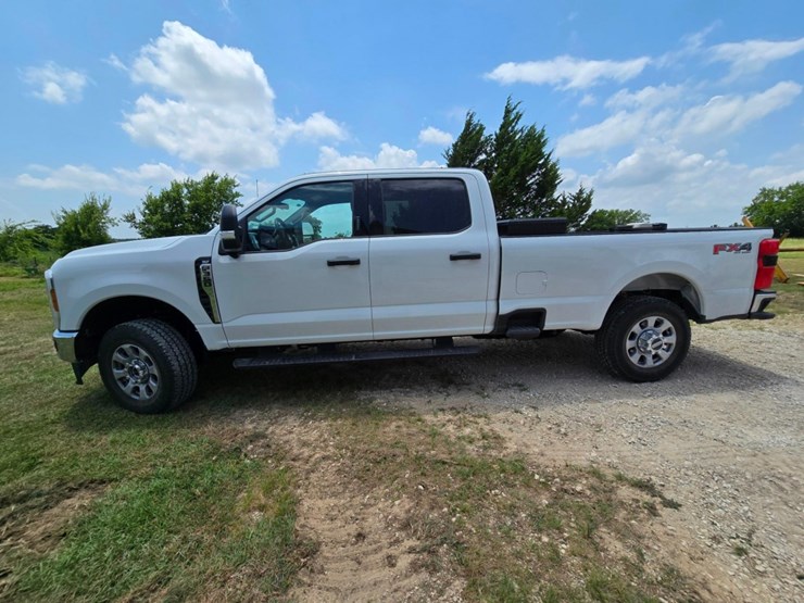 2024-ford-f350-image-12