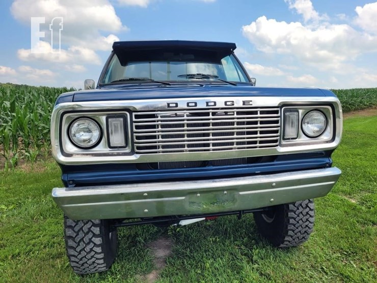 1977-dodge-power-wagon-image-4