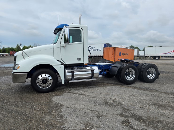 2018-freightliner-columbia-120-image-6