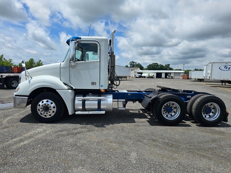 2020-freightliner-columbia-120-image-7