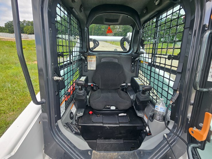 2021-bobcat-t770-image-34
